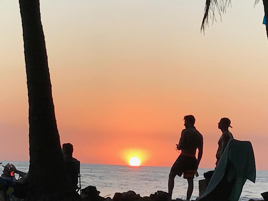 Hotel Beachfront Vista Hermosa جاكو المظهر الخارجي الصورة