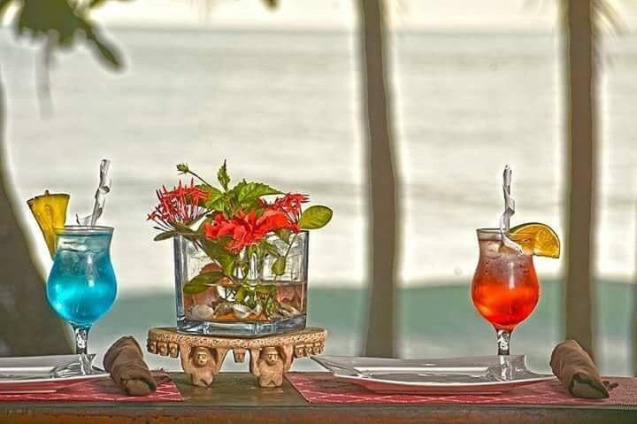 Hotel Beachfront Vista Hermosa جاكو المظهر الخارجي الصورة